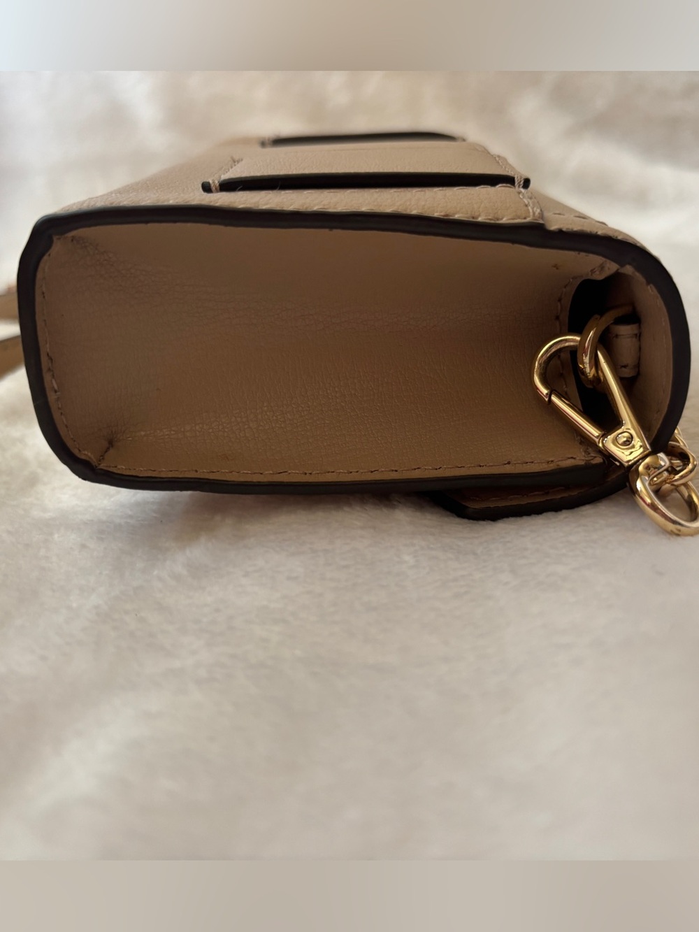 Michael Kors Kinsley Nude Beige Crossbody Clutch Gold Chain Bag - Picture 5 of 10